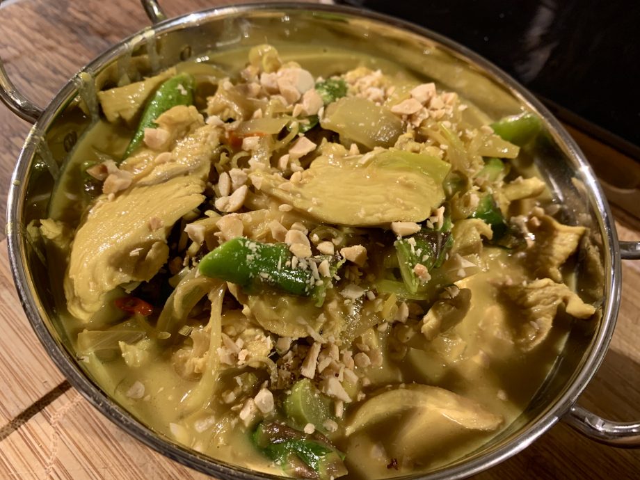 Wok-fried Vietneamese Turmeric Chicken with Coconut Milk and Asparagus